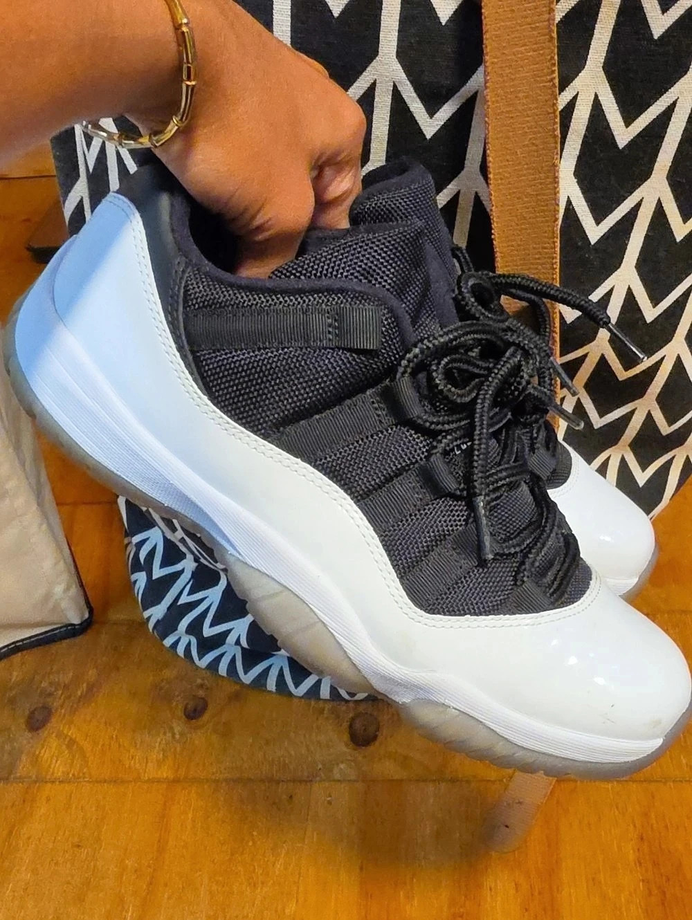 Jordan Air Jordan 11 Retro Low 'Concord-Bred' Sneakers White & Black